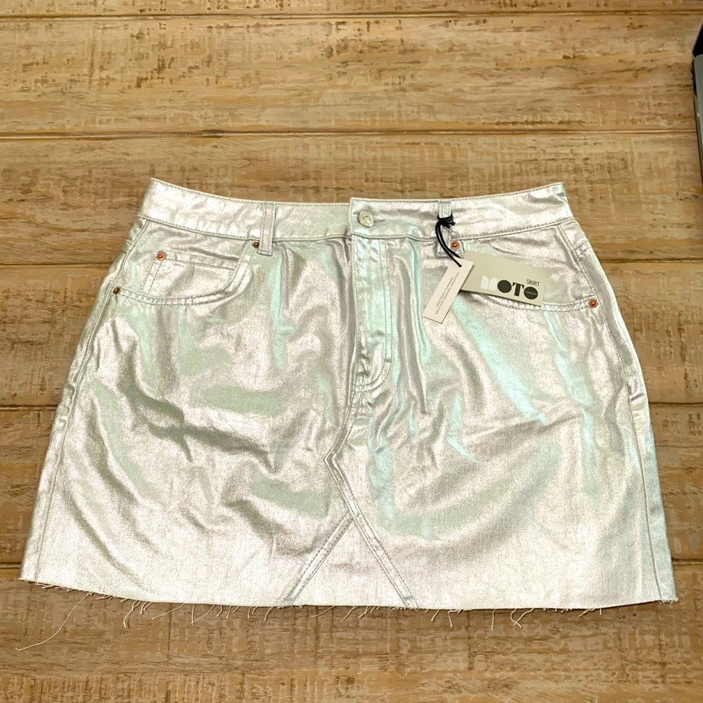 SHIMMERING SILVER SKIRT- s16